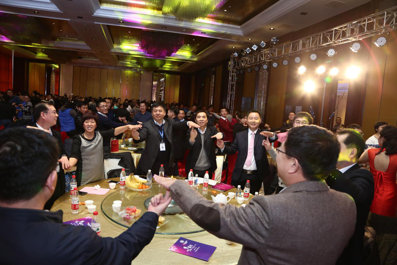 ��˹��--ȫ�����ݻ�����Ϸƽ̨